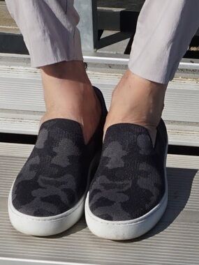 Rothy's The Sneaker Grey Black Camo Slip On Women’s size 7.5 No Insoles As Is